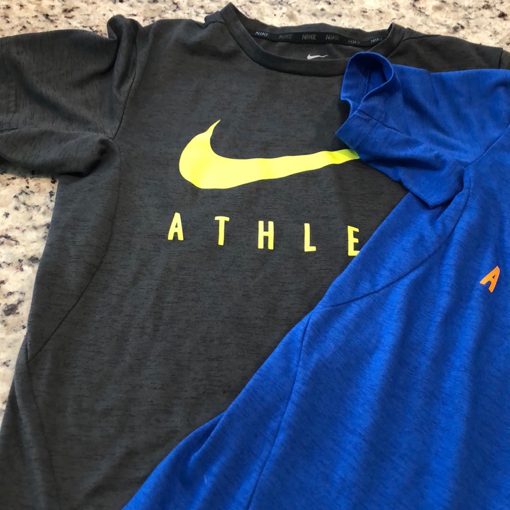 *SOLD*Nike dri fit shirts size M